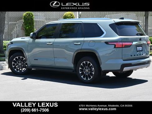 Used 2024 Toyota Sequoia Limited AWD/4WD image 4