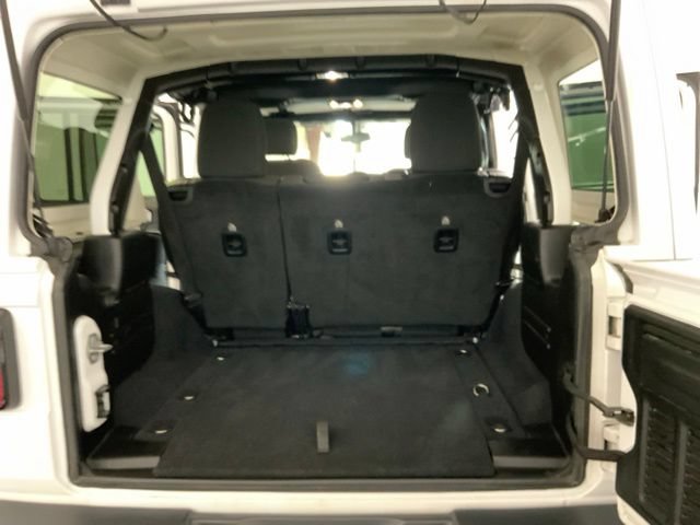 Used 2019 Jeep Wrangler Unlimited Sahara w/ Cold Weather Group AWD/4WD image 42