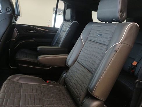 Certified 2022 Cadillac Escalade ESV Sport Platinum w/ LPO, Floor Liner Package AWD/4WD image 17