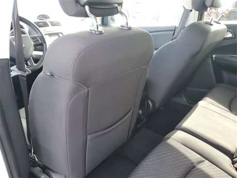 Used 2017 Dodge Journey SE image 16