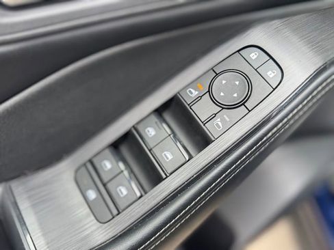 Used 2025 Nissan Rogue SV image 9