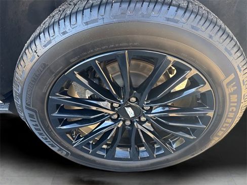 Used 2016 Cadillac Escalade Platinum image 29