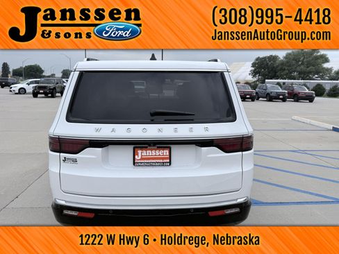 Used 2025 Jeep Wagoneer Series III w/ Premium Group I AWD/4WD image 7