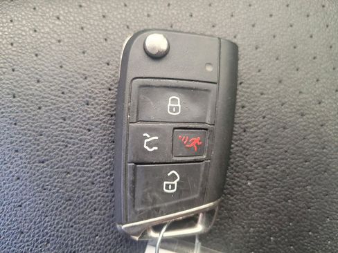 Used 2020 Volkswagen Tiguan SE AWD/4WD image 32