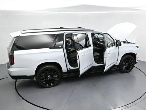 Certified 2026 Cadillac Escalade ESV Platinum Sport w/ LPO, ONYX Package AWD/4WD image 45