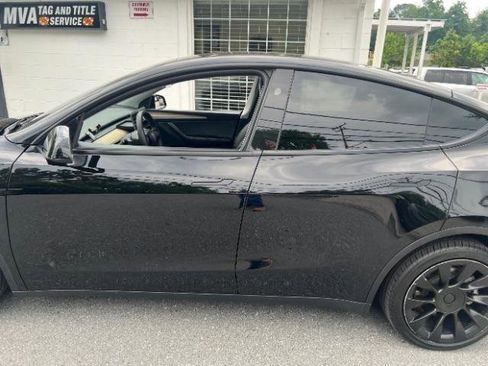 Used 2023 Tesla Model Y Long Range AWD/4WD image 11