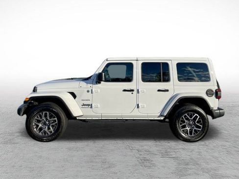 Used 2024 Jeep Wrangler Sahara image 8