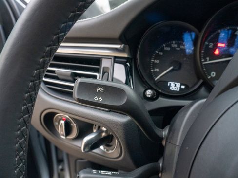 Used 2022 Porsche Macan image 32