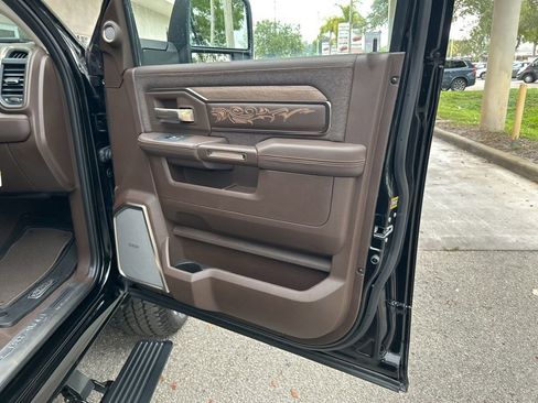 Used 2025 RAM 2500 Limited AWD/4WD image 31