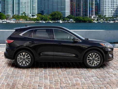 Used 2020 Ford Escape Titanium w/ Titanium Premium Package 2.0 image 4