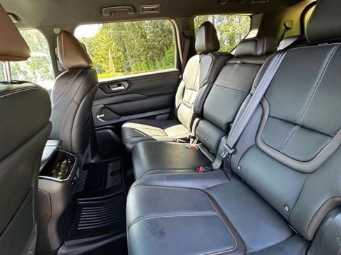 Used 2025 Nissan Armada SL AWD/4WD image 19