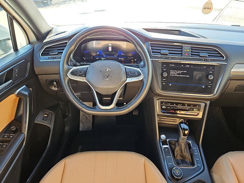 Certified 2024 Volkswagen Tiguan SE image 8