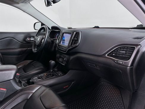 Used 2020 Jeep Cherokee Trailhawk w/ Cold Weather Group image 28