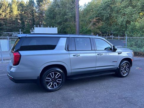Used 2024 GMC Yukon XL AT4 w/ Technology Package AWD/4WD image 4