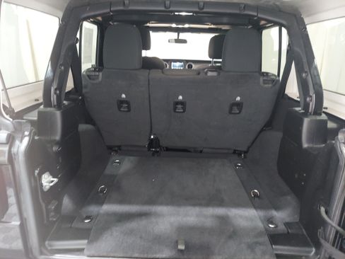 Used 2021 Jeep Wrangler Unlimited Sahara w/ Cold Weather Group AWD/4WD image 14
