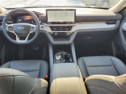 Used 2025 Ford Explorer Active w/ Active Comfort Package image 14