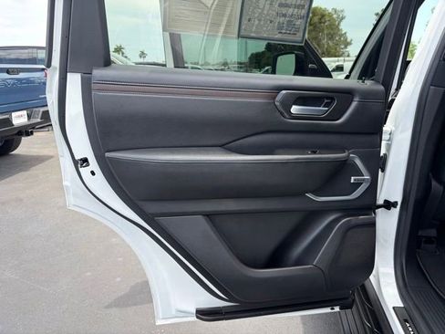 Used 2025 Nissan Armada Platinum w/ Convenience Package RWD image 13