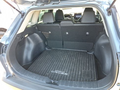 Used 2023 Toyota Corolla Cross XLE FWD image 13
