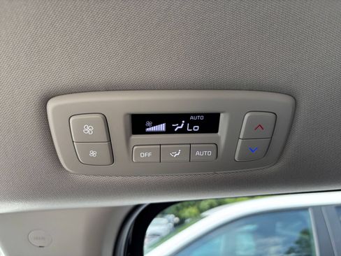 Used 2026 Kia Carnival FWD image 18
