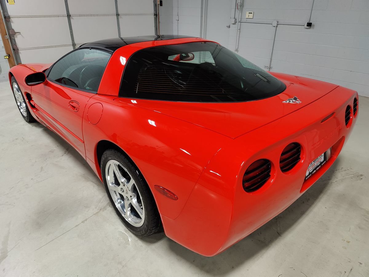 Used 2003 Chevrolet Corvette Coupe w/ Preferred Equipment Group RWD image 22