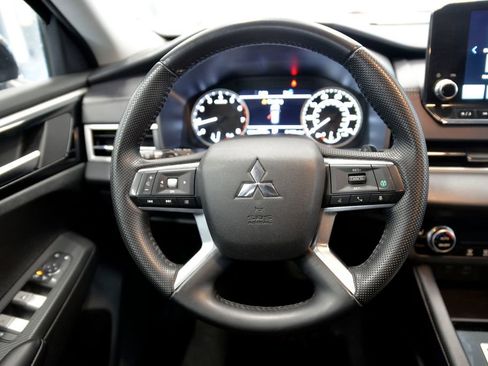 Used 2024 Mitsubishi Outlander SE image 18