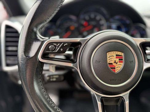 Used 2016 Porsche Cayenne image 19