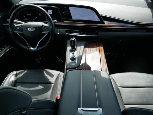 Used 2022 Cadillac Escalade ESV Premium Luxury AWD/4WD image 8