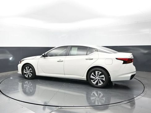 Used 2025 Nissan Altima 2.5 S FWD image 2
