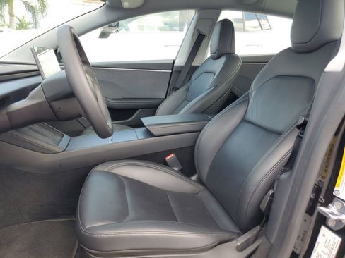 Used 2025 Tesla Model 3 image 21