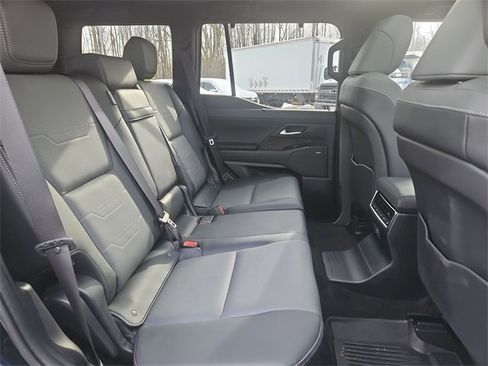 Used 2025 Lexus GX 550 image 28