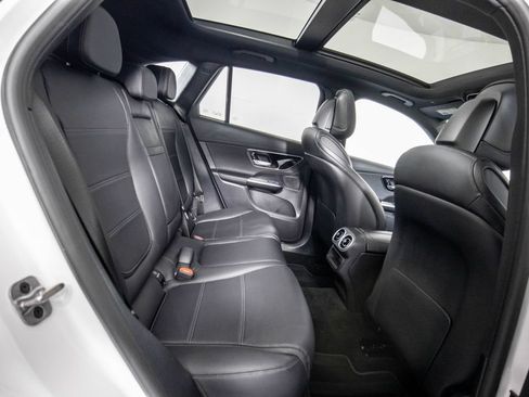 Used 2024 Mercedes-Benz GLC 300 image 12