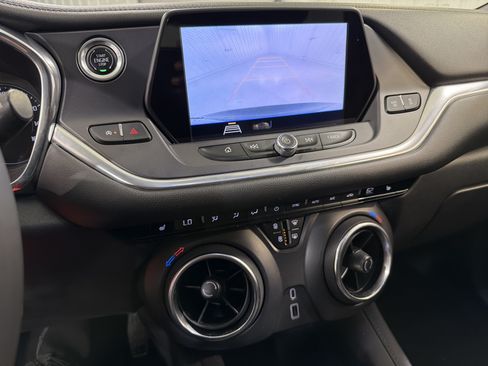 Used 2020 Chevrolet Blazer LT FWD image 18