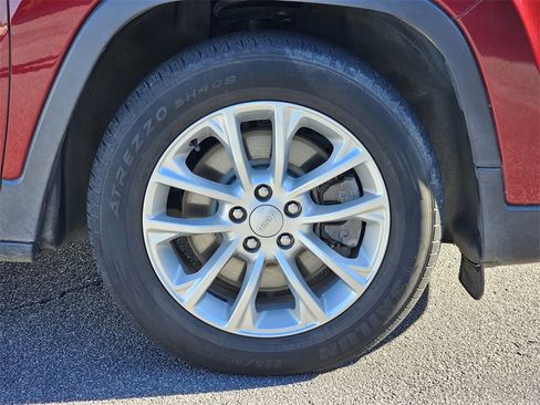 Used 2019 Jeep Cherokee Latitude w/ Popular Appearance Group image 13