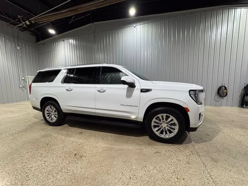 Used 2023 GMC Yukon XL SLT AWD/4WD image 5