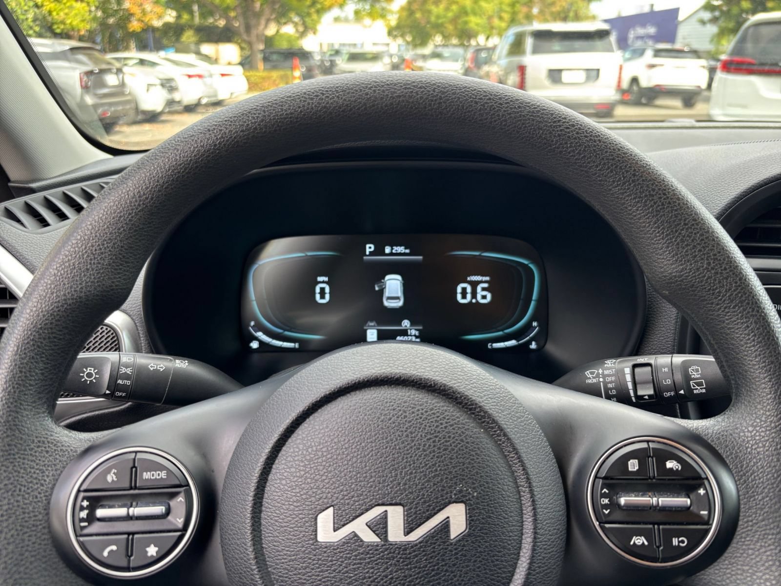 Used 2025 Kia Soul LX w/ LX Technology Package FWD image 25