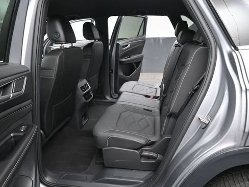 Used 2025 Volkswagen Atlas Cross Sport SE FWD image 26