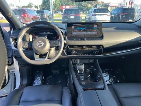 Used 2024 Nissan Rogue SL FWD image 14