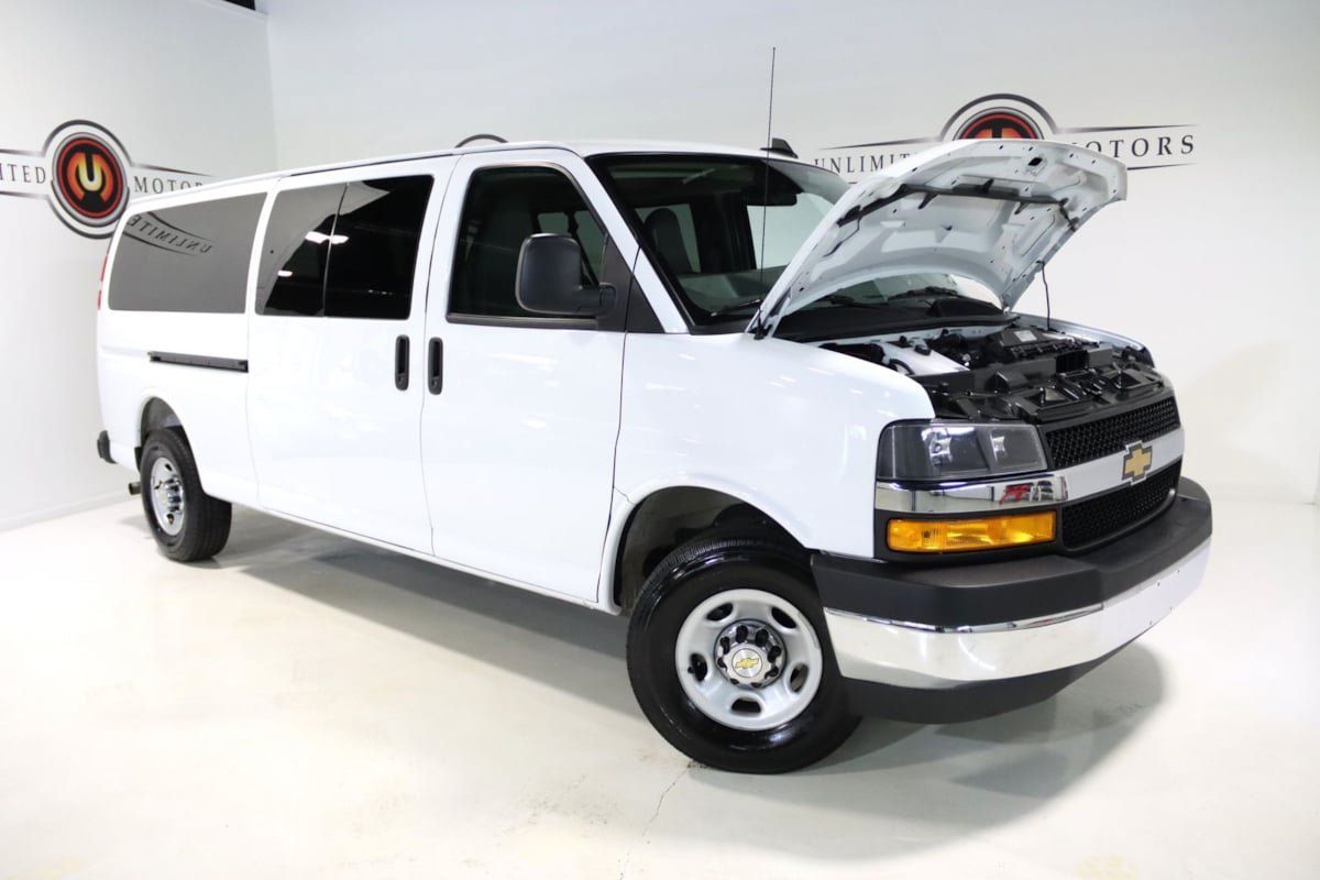 Used 2025 Chevrolet Express 3500 LT w/ LT Preferred Equipment Group RWD image 27