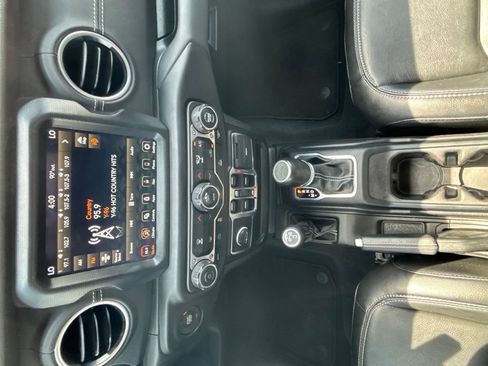 Used 2023 Jeep Wrangler Unlimited Sahara AWD/4WD image 44
