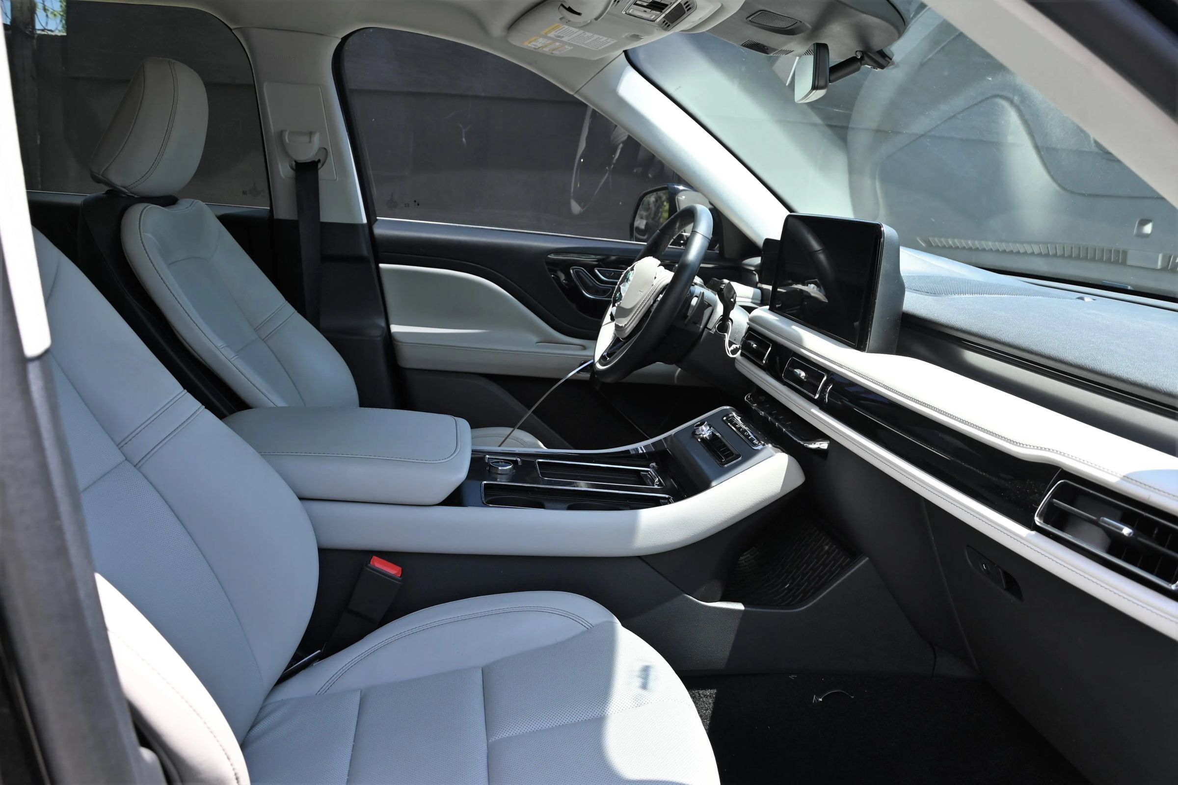 Used 2025 Lincoln Aviator 2WD image 14