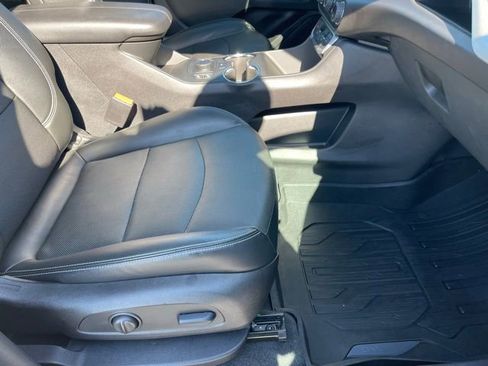 Used 2023 GMC Terrain SLT w/ Infotainment Package II image 14