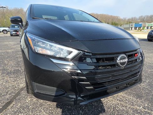 Used 2024 Nissan Versa SR FWD image 11