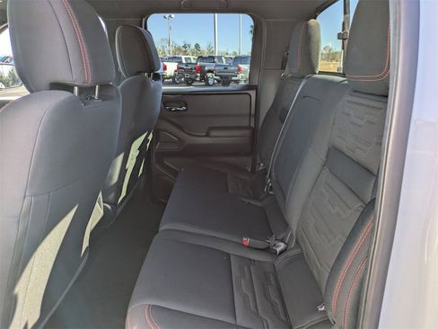 Used 2024 Nissan Frontier PRO-4X image 10