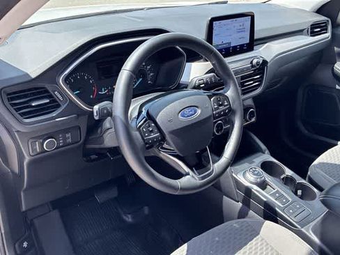 Used 2022 Ford Escape SE w/ SE Sport Appearance Package FWD image 2