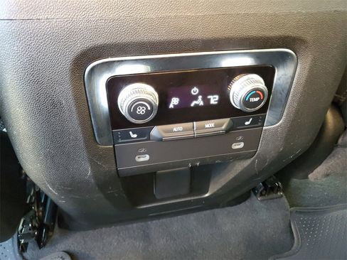 Used 2024 GMC Yukon XL Denali image 13