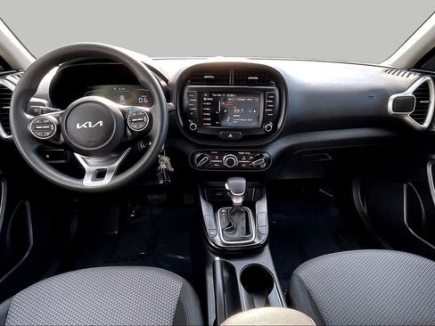 Used 2025 Kia Soul LX w/ LX Technology Package FWD image 15