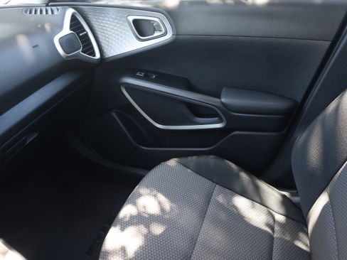 Used 2024 Kia Soul LX FWD image 11