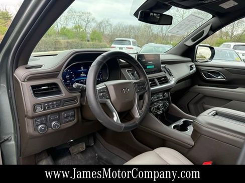 Used 2024 Chevrolet Suburban Z71 w/ Luxury Package image 12