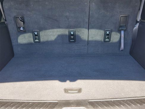 Used 2024 Chevrolet Suburban LT image 33