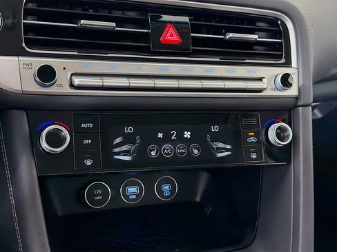 Used 2026 Genesis G70 2.5T image 19